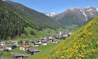 Unterweg der Herz Ass Villgratental Rundweg Gasse Innervillgraten