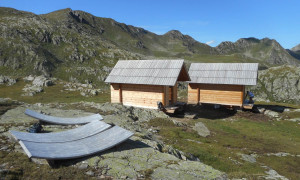 Biwakschachteln beim Schwarzsee