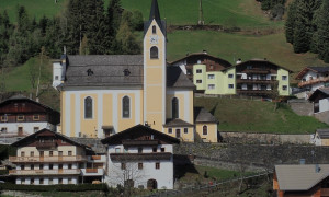 Blick zur Pfarrkirche St. Gertraud